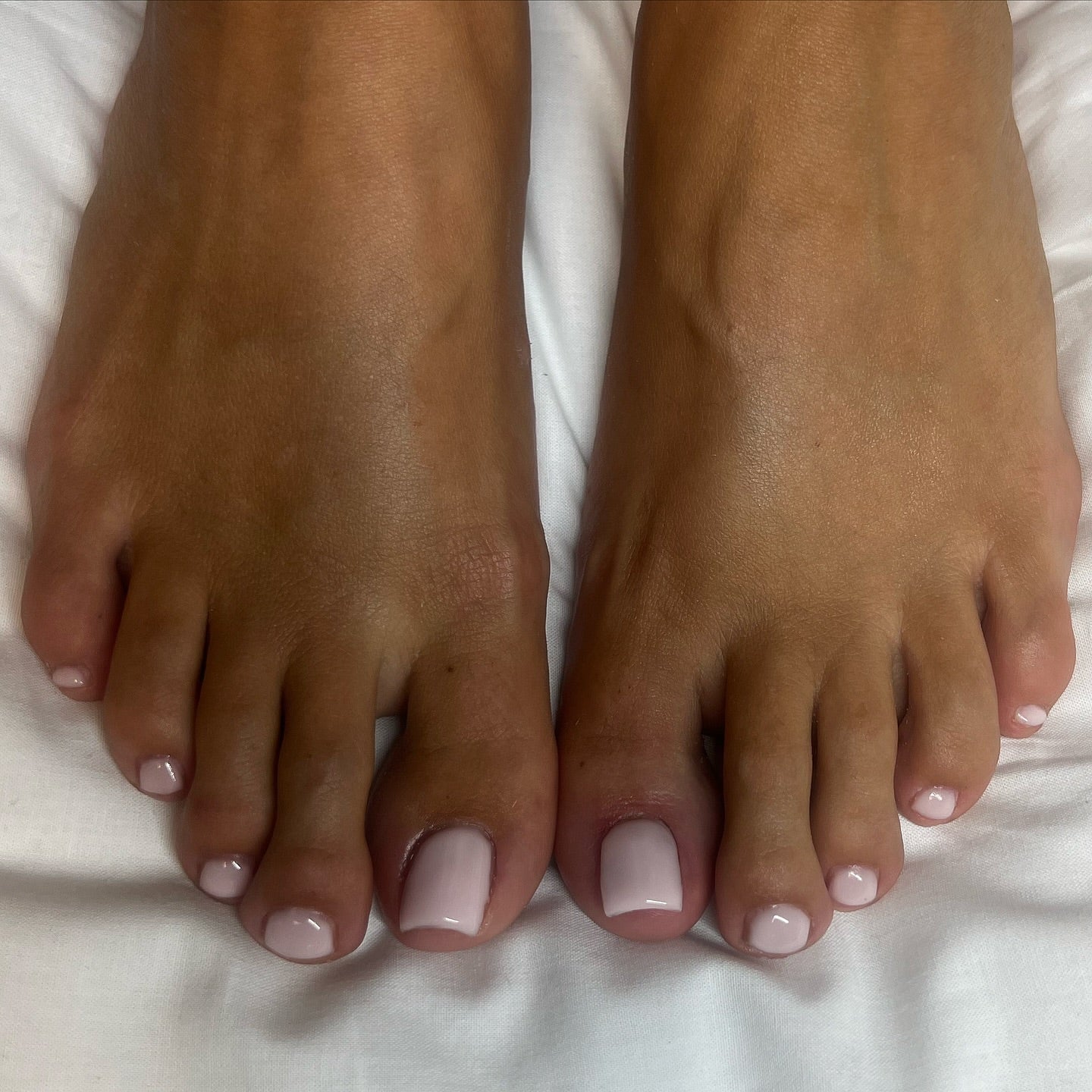 Shellac fødder inkl aftagning + rep af tånegl med gele